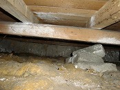 木造住宅の耐震診断（床下の状態を確認する）